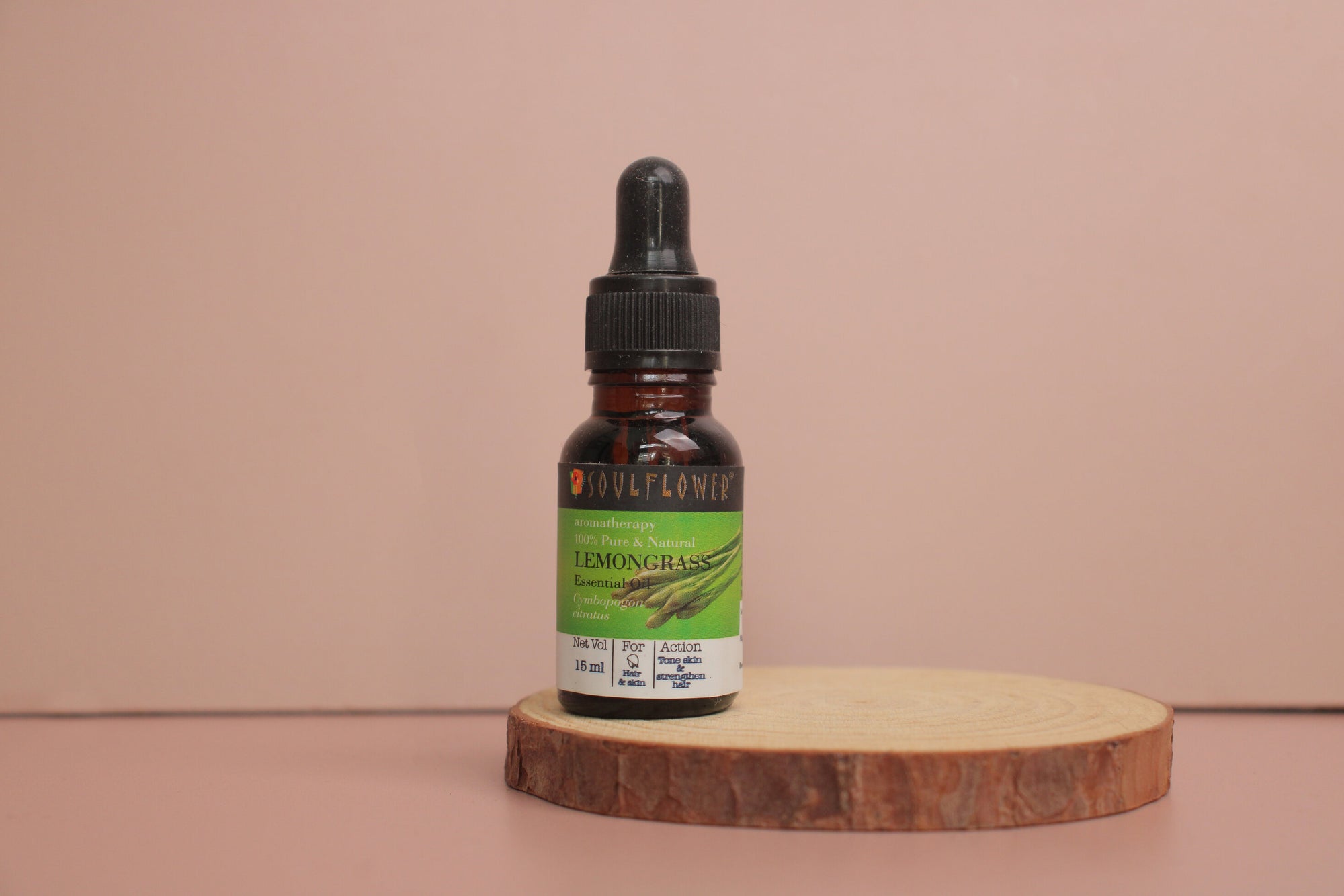 Lemongrass Essential Oil: 6 Refreshing Benefits and Uses