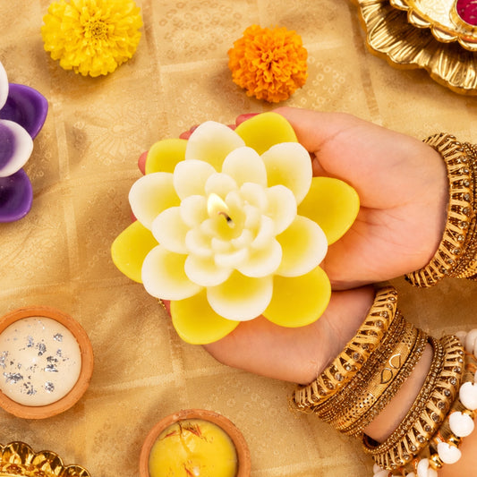 White Oudh Lotus Candle