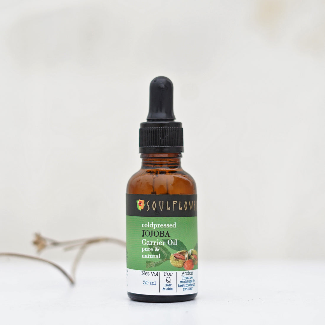 Jojoba Oil: Your Go-To for an Oil-Free, Fabulous Complexion